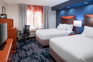 Postel nebo postele na pokoji v ubytování Fairfield Inn & Suites by Marriott Austin Parmer Tech Ridge