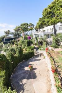 Κήπος έξω από το Villa con piscina con 8 camere matrimoniali ad Anacapri, by La Canostra Capri +147 φωτογραφίες