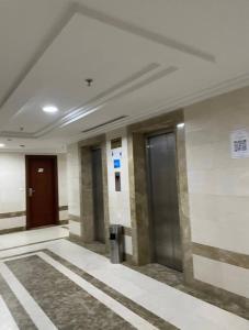 a hallway of a building with elevators and doors at فندق سرايا سيف مكة المحبس in Makkah