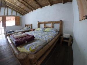 a bedroom with two beds in a room at RESERVA ANDINA in Piedecuesta