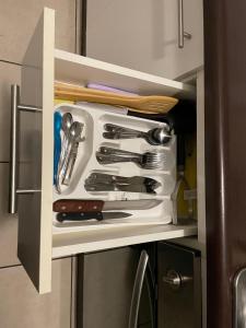 a drawer filled with utensils in a kitchen at Departamento Amoblado 3 Habitaciones in Coquimbo