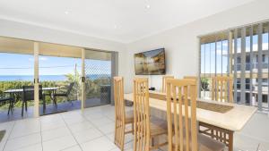 Televisyen dan/atau pusat hiburan di Fabulous Ocean Views