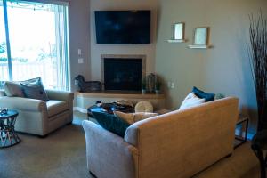 Μια τηλεόραση ή/και κέντρο ψυχαγωγίας στο Sirens Serenity Condominium
