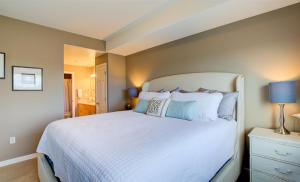 Ένα ή περισσότερα κρεβάτια σε δωμάτιο στο Sirens Serenity Condominium