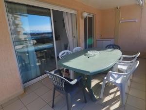 Balkón alebo terasa v ubytovaní Beau 3P en bord de mer avec piscine et box privatif - FR-1-472A-272