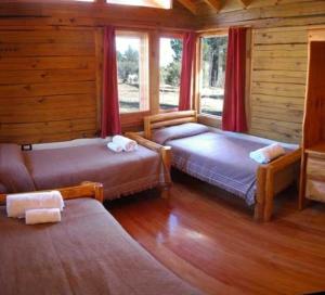 Postel nebo postele na pokoji v ubytování Cabañas Bosques del Sol + 17 fotografií