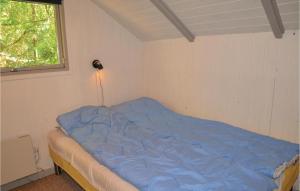 Postel nebo postele na pokoji v ubytování Nice Home In Give With Wifi