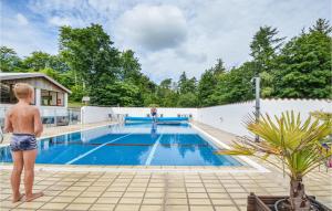 Swimmingpoolen hos eller tæt på Lovely Apartment In Ebeltoft With Outdoor Swimming Pool