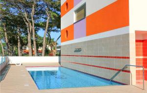 Πισίνα στο ή κοντά στο Stunning Apartment In Bibione With Outdoor Swimming Pool