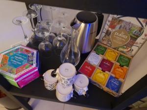 Oprema za pripravo čaja oz. kave v nastanitvi Vida Rooms Luxury