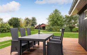 Zahrada ubytování Stunning Home In Assens With Kitchen