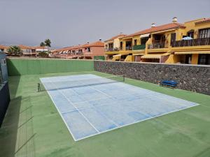Tenis lub squash w obiekcie Great 2bedrooms apartment in Costa del Silencio lub w pobliżu