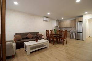 Η κουζίνα ή μικρή κουζίνα στο Apartamento turístico la Vera +6 φωτογραφίες