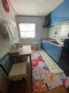 a kitchen with a table and a kitchen rug at 澄の宿 京都伏见稻荷別邸 京阪电车伏见稻荷站徒步1分钟 jr电车稻荷站徒步4分钟 in Kyoto