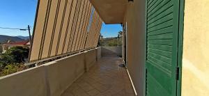 Το κτήριο όπου στεγάζεται  το διαμέρισμα +7 φωτογραφίες