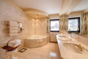 Koupelna v ubytování Thermenwelt Hotel Pulverer