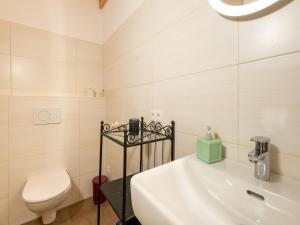 Łazienka w obiekcie Luxury penthouse in Brixen im Thale with Parking