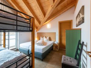 Łóżko lub łóżka w pokoju w obiekcie Luxury penthouse in Brixen im Thale with Parking