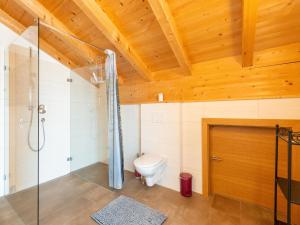 Łazienka w obiekcie Luxury penthouse in Brixen im Thale with Parking