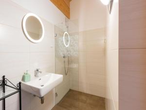 Łazienka w obiekcie Luxury penthouse in Brixen im Thale with Parking