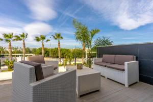 Część wypoczynkowa w obiekcie CB Living - 3 bedroom home in Punta Prima