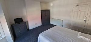 Postel nebo postele na pokoji v ubytování APARTMENT in CENTRAL DONCASTER