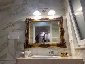 A bathroom at Solo Vip Még 24 kép