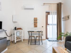 A television and/or entertainment centre at Civico 47