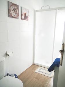 Koupelna v ubytování Hogar acogedor en Trujillo + 19 fotografií