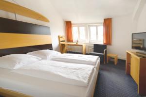 Postel nebo postele na pokoji v ubytování Hotel Der Achtermann