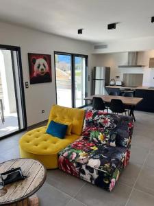 Kuchyňa alebo kuchynka v ubytovaní Logement neuf-Ghisonaccia centre, à 5min de la Mer