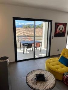 Posedenie v ubytovaní Logement neuf-Ghisonaccia centre, à 5min de la Mer