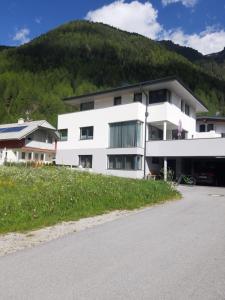 Výhľad na hory alebo výhľad na hory priamo z apartmánu