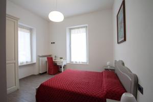 A bed or beds in a room at Palazzo di Primavera Guest House