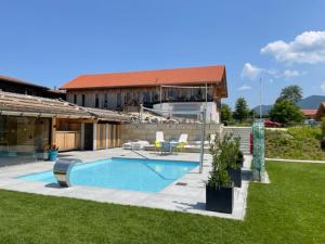 Bazén v ubytování Private Luxury Chalet nebo v jeho okolí