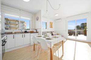 Kuchyň nebo kuchyňský kout v ubytování Hauzify I Apartament Mediterrani