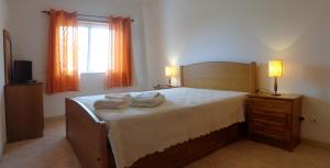 a bedroom with a bed with towels on it at Apartamento Avenida da Liberdade in Albufeira