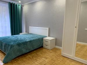 Giường trong phòng chung tại Апартаменты в Синопе