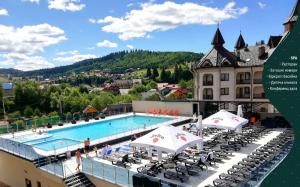 Bazén v ubytování Diamond Resort White nebo v jeho okolí