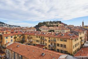 Nespecifikovaný výhled na destinaci Nice nebo výhled na město při pohledu z hotelu