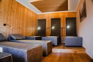 A seating area at Dolomitenhotel Weisslahnbad