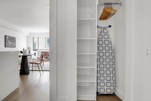 Фотография из галереи Midtown W 1BR w Gym Doorman nr Times Sq NYC-692 в Нью-Йорке