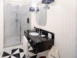 Hotel Regency - Small Luxury Hotels of the World的一间浴室