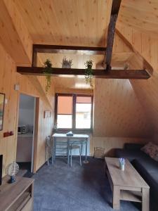 Χώρος καθιστικού στο Cozy attic studio