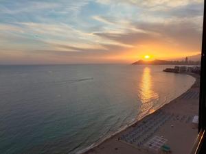 Zdjęcie z galerii obiektu Estupendo apartamento en planta 23 primera línea w mieście Benidorm +7 zdjęć
