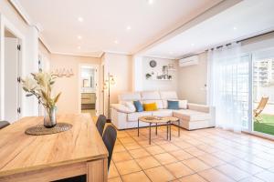 Część wypoczynkowa w obiekcie Penthouse Ancla 562 Levante Beach