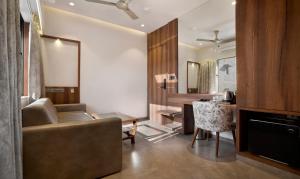 Ruang duduk di Treebo Premium Savera Inn