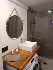 Koupelna v ubytování Estupendo apartamento en planta 22. 1ª línea. + 10 fotografií