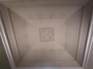 a ceiling with a picture on a white wall at Fabrizi in Catania