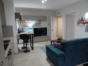 a living room with a blue couch and a table at Residenza sul Mare in Civitanova Marche